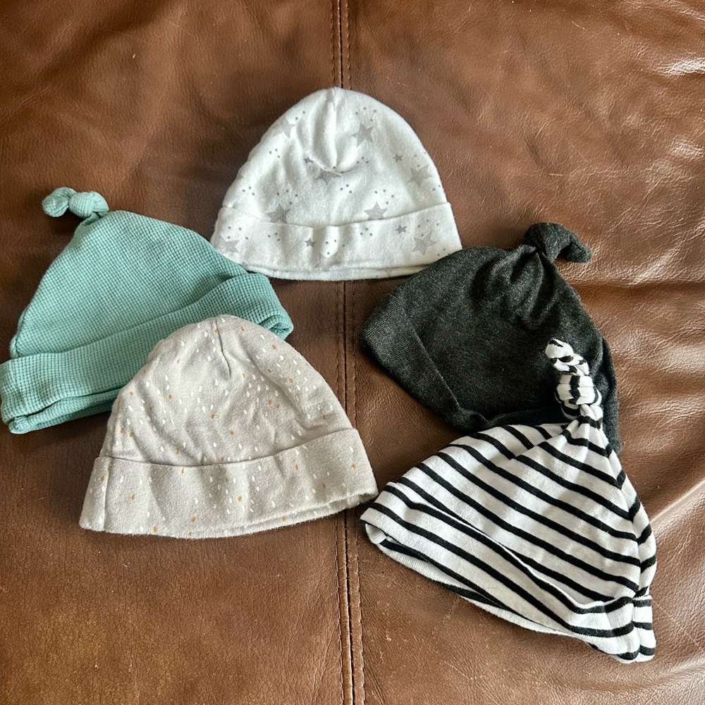 🦋NWOT Set Of 5 Baby Hats